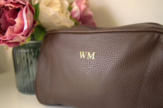MENS BROWN PERSONAILISED TOILETRY TRAVEL BAG